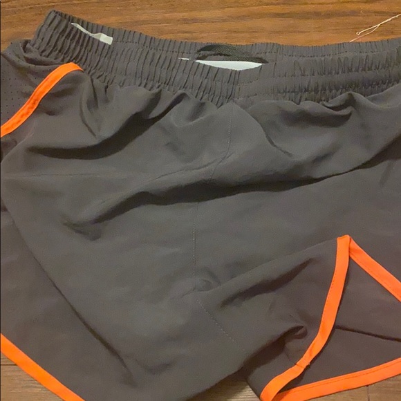 Under armor shorts - Picture 2 of 3